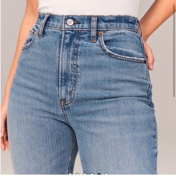 Abercrombie & Fitch Curve Love 90s Slim Straight Jean - Picture 2 of 9